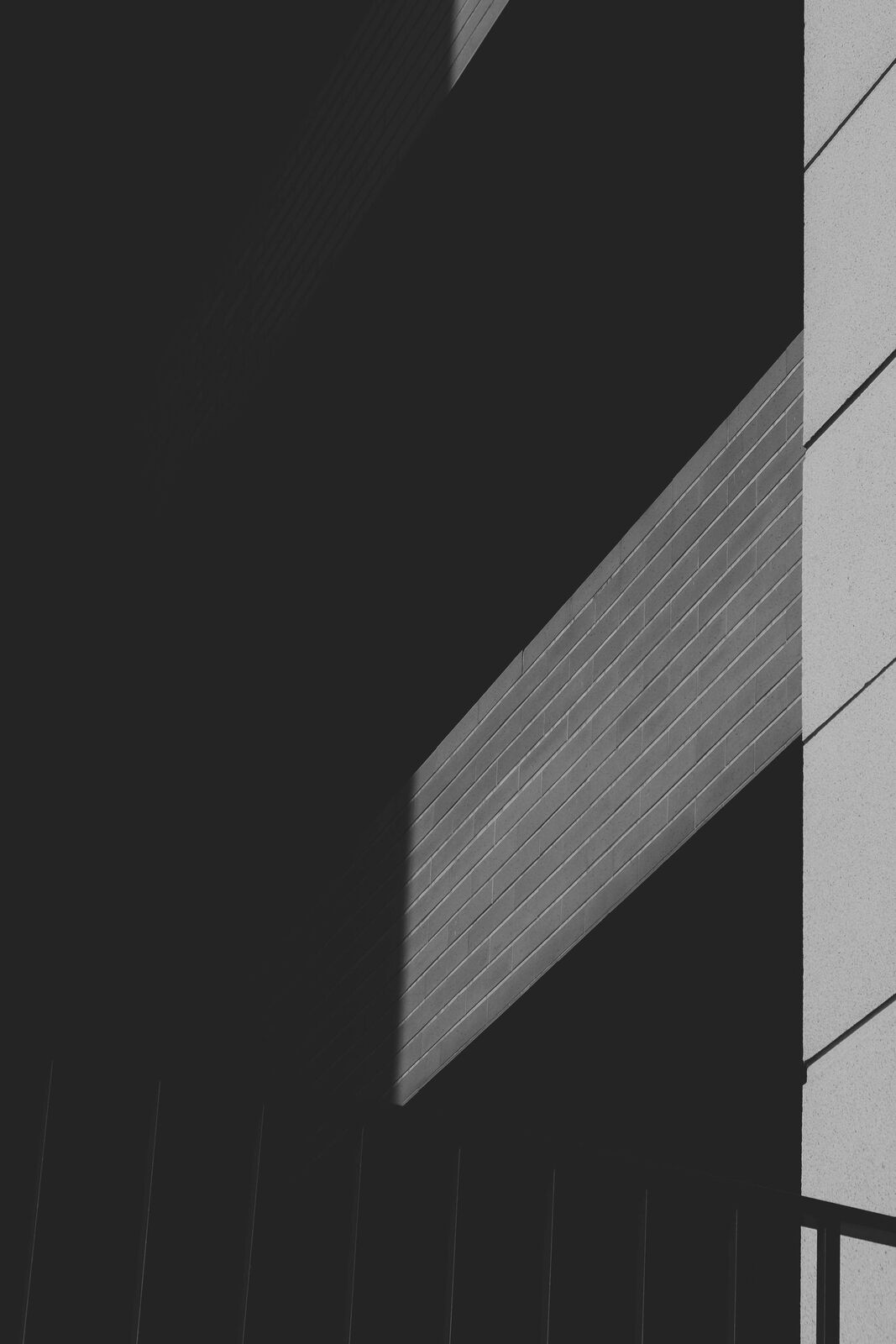 Composição minimalista em concreto, matéria e estabilidade