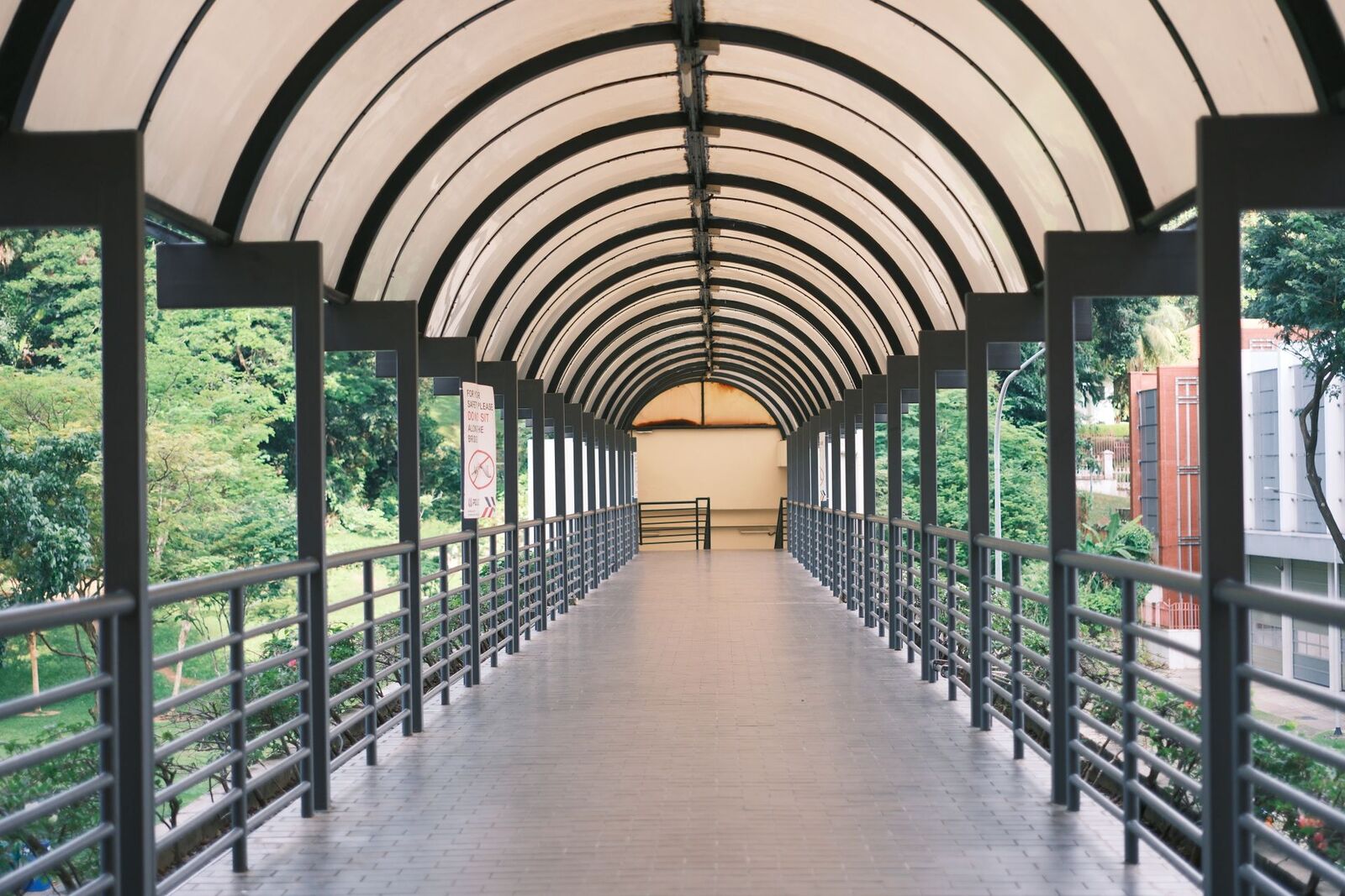 Estrutura metálica modular em perspectiva