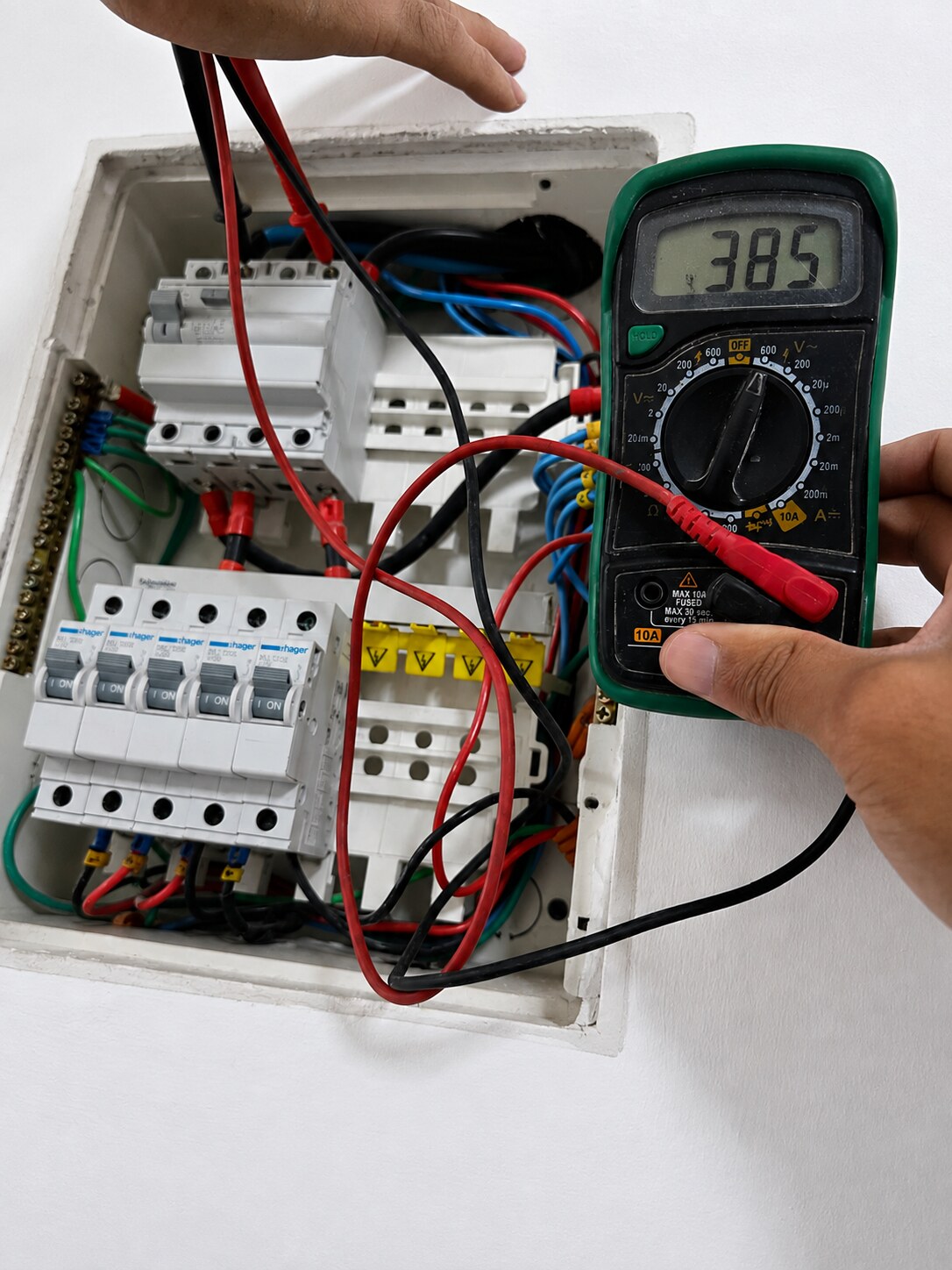 Medição elétrica em quadro de distribuição